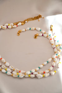 Collier de coquillages lilas & jaune